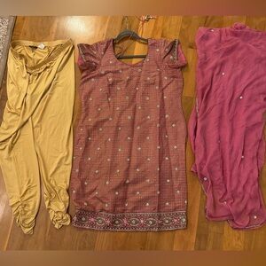 Gorgeous crystals & Zardozi work on banarsi Kurta with chiffon dupatta & bottoms